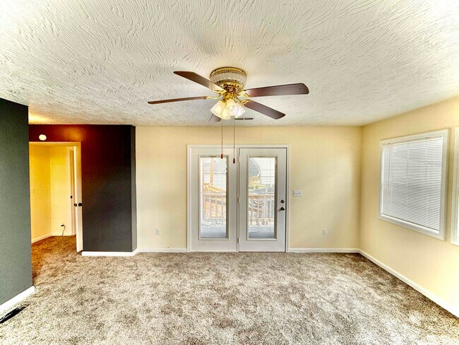 Building Photo - 73 Dan St