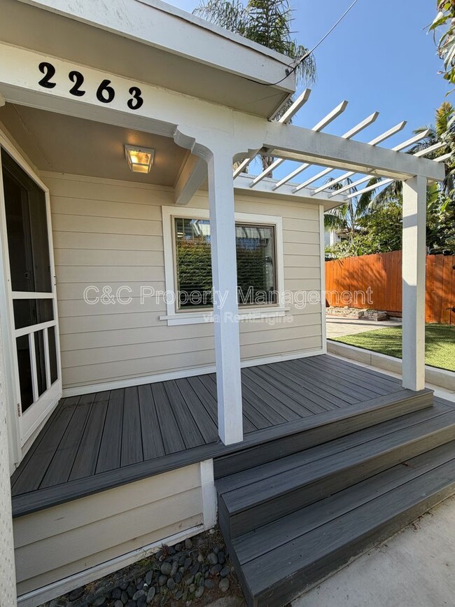 Building Photo - 2263 Soto St