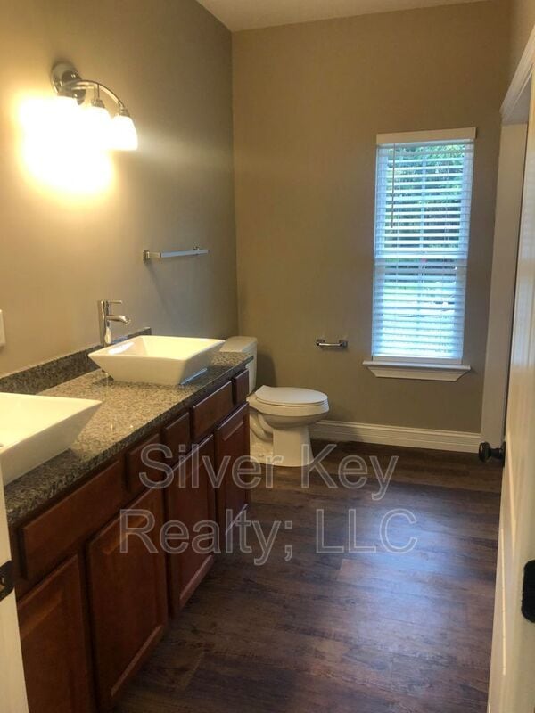 Building Photo - 427 Sterling Rd