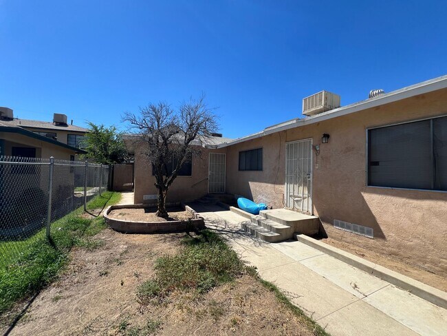 Building Photo - 2923 Peerless Ave