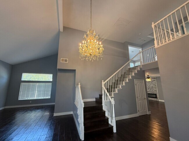 Building Photo - EPIC REA - Fully Renovated 5BR/3BA Home in...