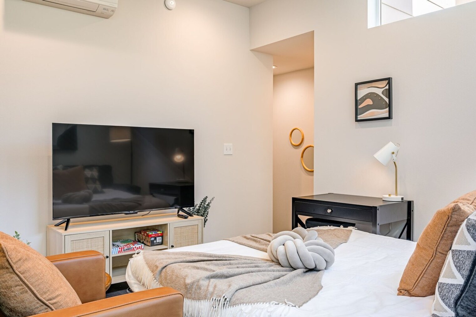 Building Photo - 1600 S Washington St