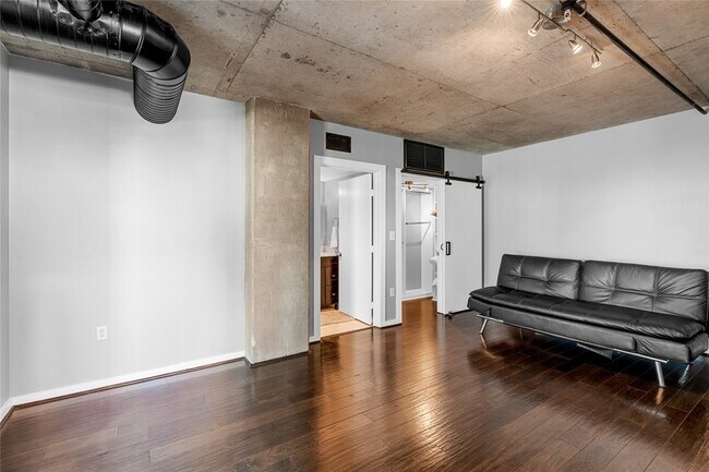 Building Photo - 2000 Bagby St