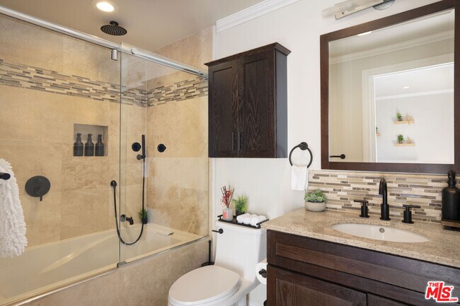 Building Photo - 725 N Harvard Blvd