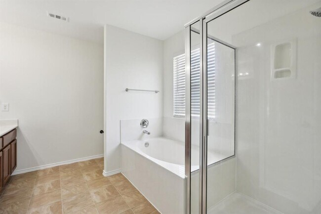 Building Photo - 307 Grutsch Dr