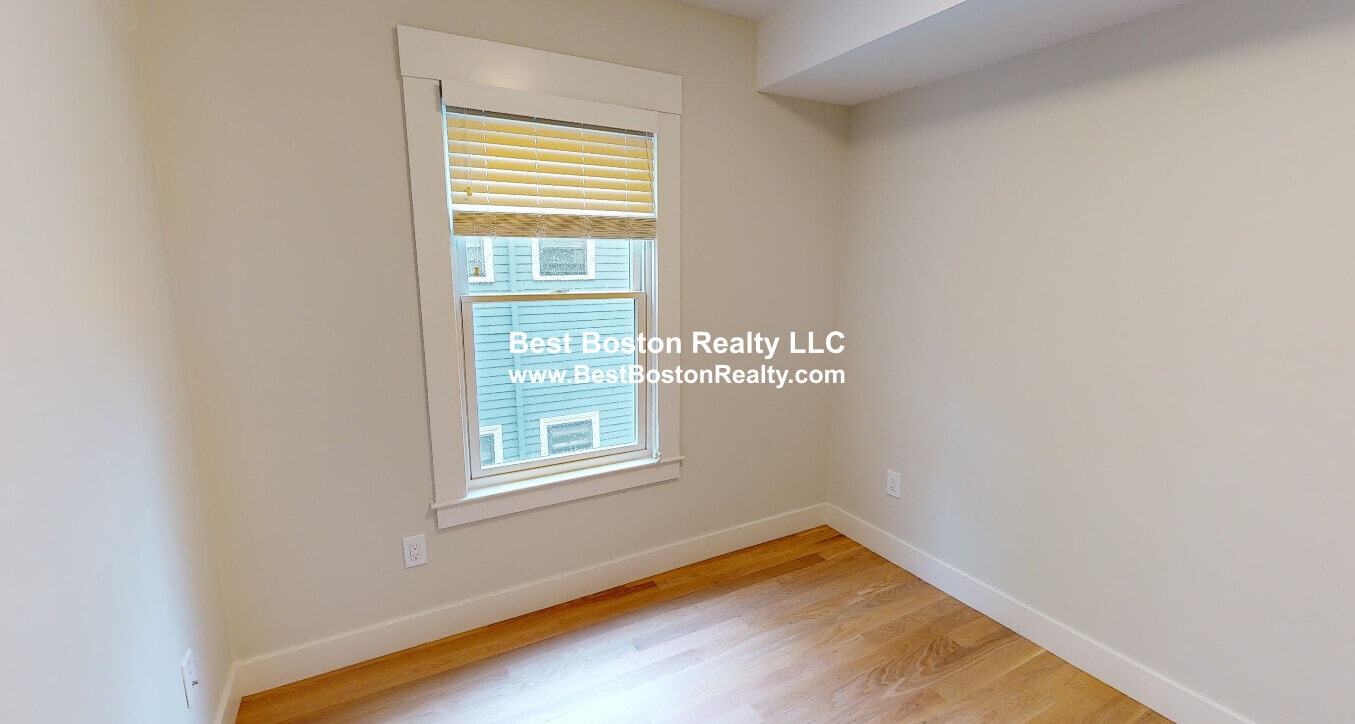 Building Photo - 208-210 Banks St. Unit 2