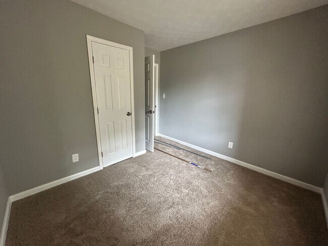 Building Photo - 2920 Lone Oak Rd