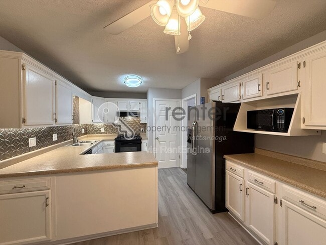 Building Photo - 809 Trotter Ln