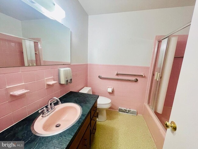 Building Photo - 4124 Lincoln Way E