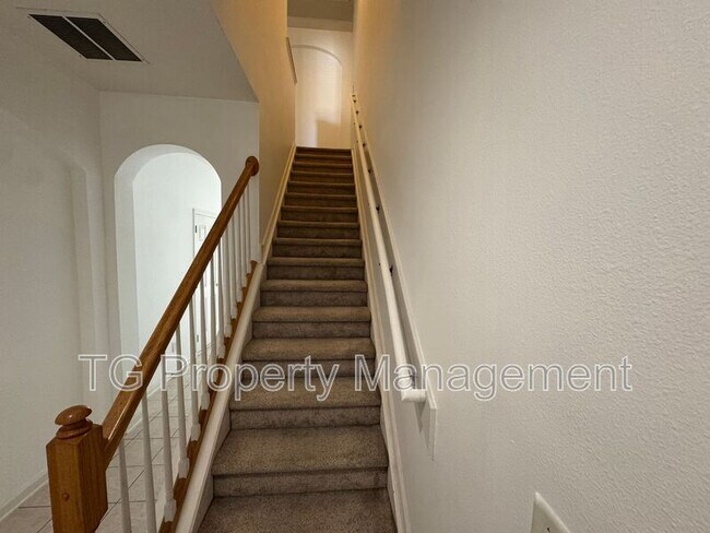 Building Photo - 5760 Sandstone Way