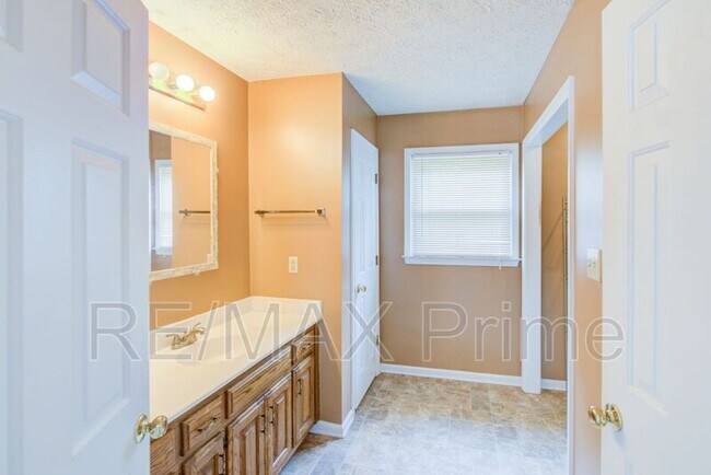 Building Photo - 71 Michaels Woods Dr