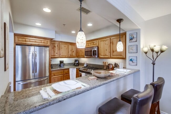 Building Photo - Steps From The Beach w/ All Utilities Included Available Jan - May 2025