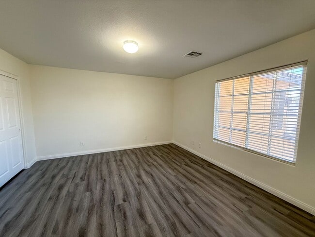 Building Photo - SPACIOUS HOME IN GATED COMMUNITY WITH POOL, RV PARKING & 4-CAR GARAGE!