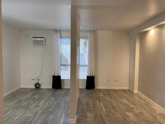 Building Photo - 5802 Circulo Dr