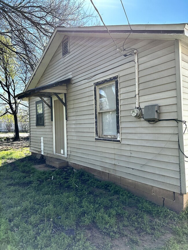 Building Photo - 602 W Oklahoma Ave