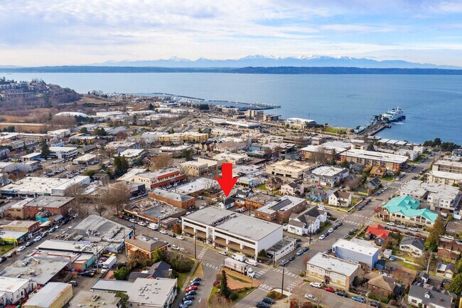 Building Photo - 120 4th Ave N