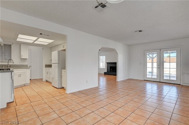 Building Photo - 707 Honeybee Ct