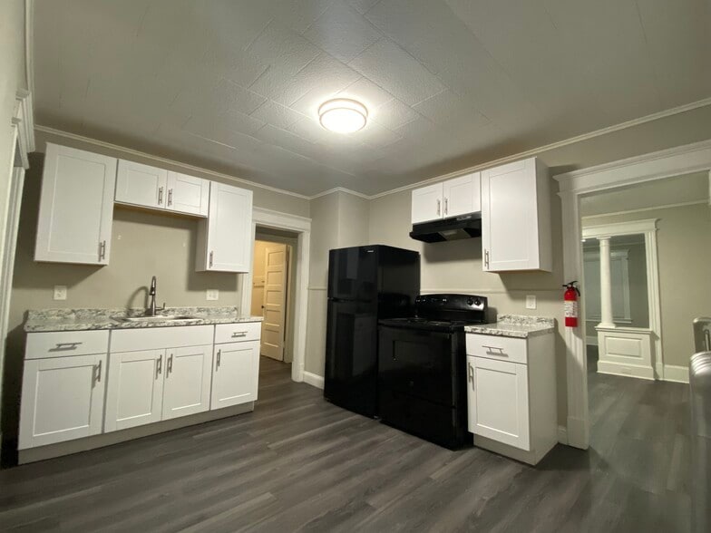 Building Photo - 46 Mooreland St