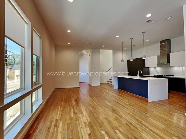 Building Photo - 1245 Gano St