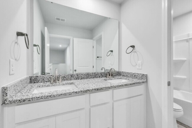 Building Photo - PRICE DROP! Spacious Westbriar Woods Home ...