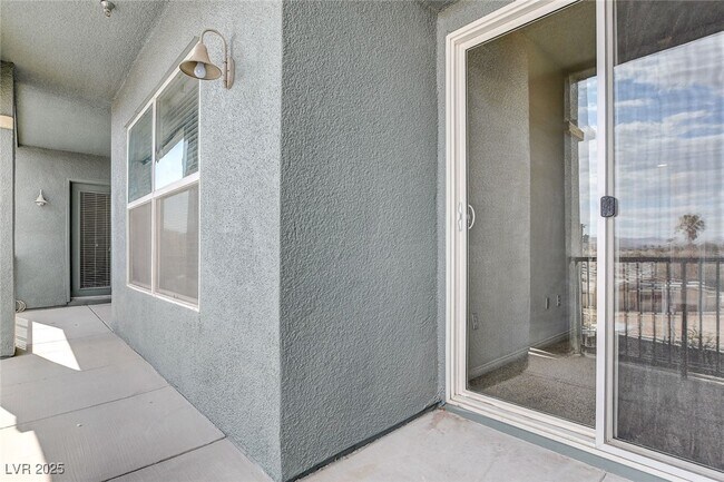 Building Photo - 62 E Serene Ave