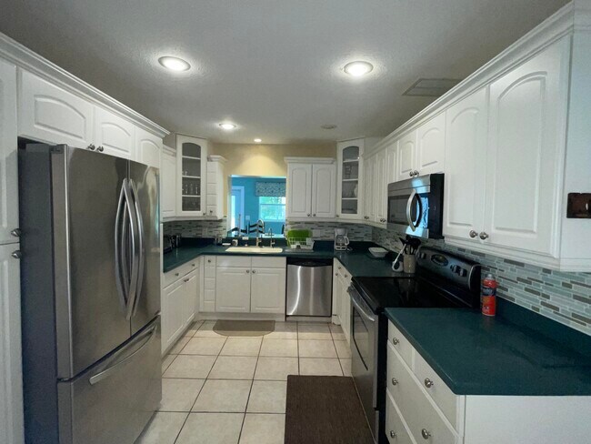 Building Photo - 2874 NE Rosetree Dr