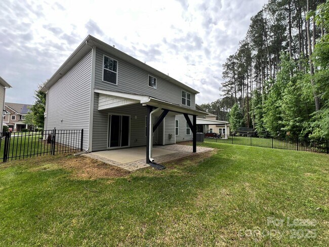 Building Photo - 2198 Laurens Dr