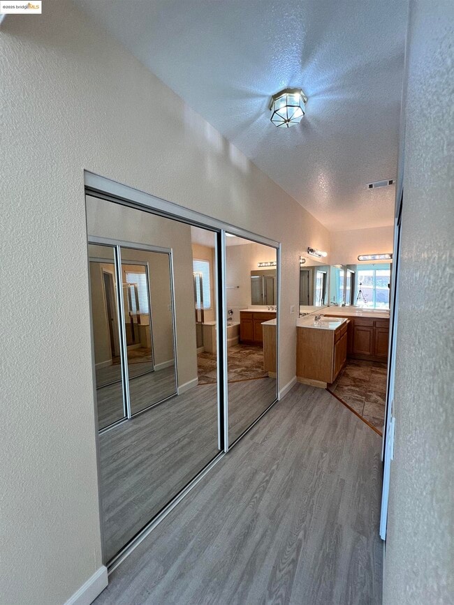 Building Photo - 1371 Brooktrail Dr