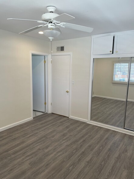 Building Photo - 22602 Victory Blvd