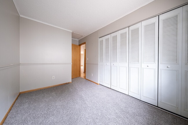Building Photo - 2708 Terraceview Ct