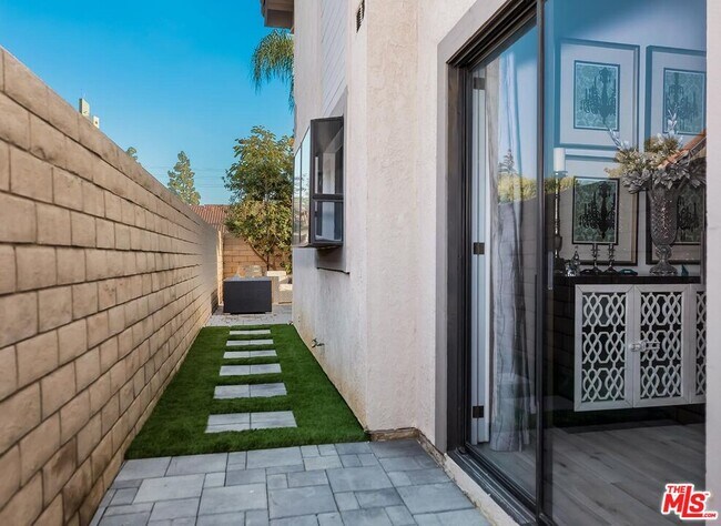 Building Photo - 10754 Garland Dr