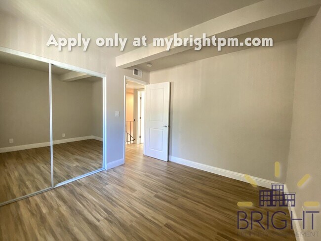 Building Photo - Recently Renovated 2 Bedroom 1 Bath, Two-Level Apartment-Great Midtown location!