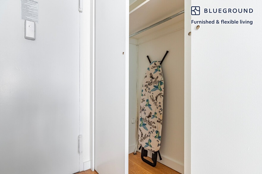 Building Photo - 279 E 44th St