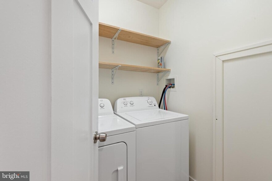 Private Laundry - 2903 Topaz Rd