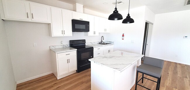 Building Photo - Beautifully 3-bedroom, 1-bathroom apartment