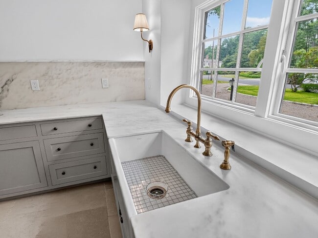 Building Photo - Luxury Tudor Estate in Hamden – Fully Renovated Executive Home Near Yale