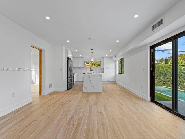 Building Photo - 5841 SW 13th St