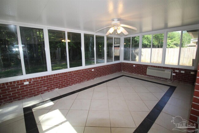 Building Photo - 10878 Country Ostrich Dr