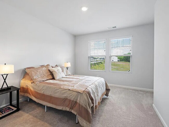 Building Photo - Lease OR Lease to Own