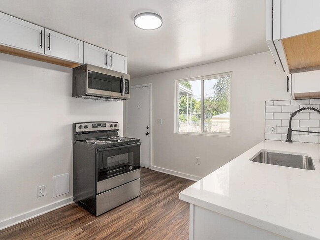 Building Photo - Charming, Updated 3 Bed Spokane Home with/...