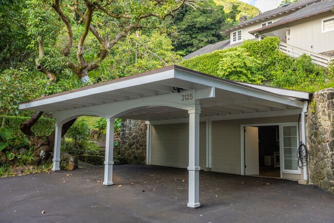 Building Photo - Rare Manoa retreat