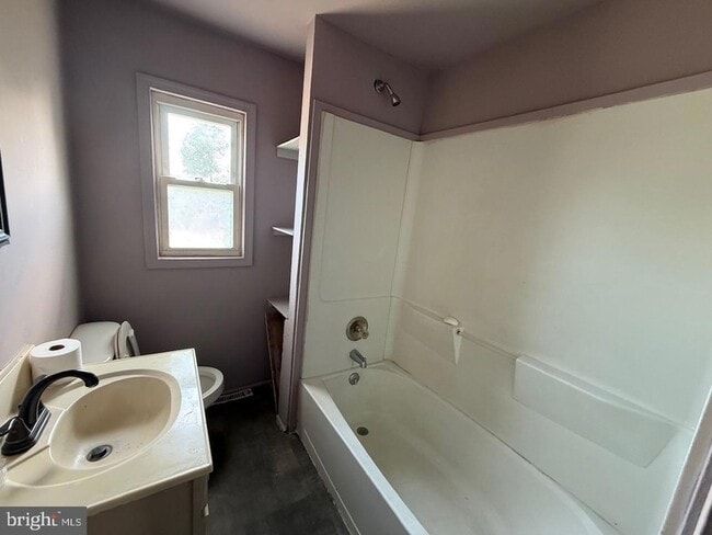 Building Photo - 16 Delsea Dr N