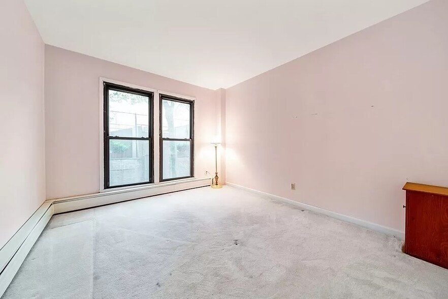 Primary Photo - 28 Juniper St