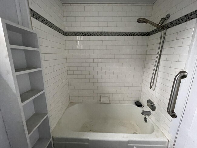 Building Photo - 1910 20th St NE