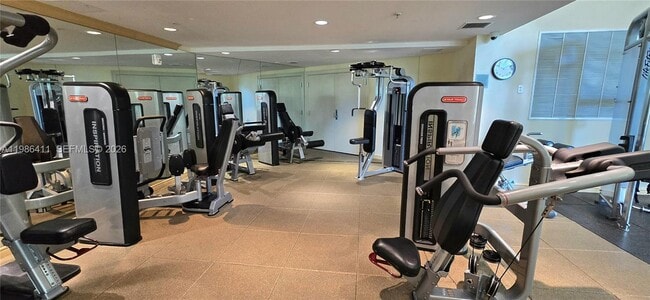 Building Photo - 347 N New River Dr E