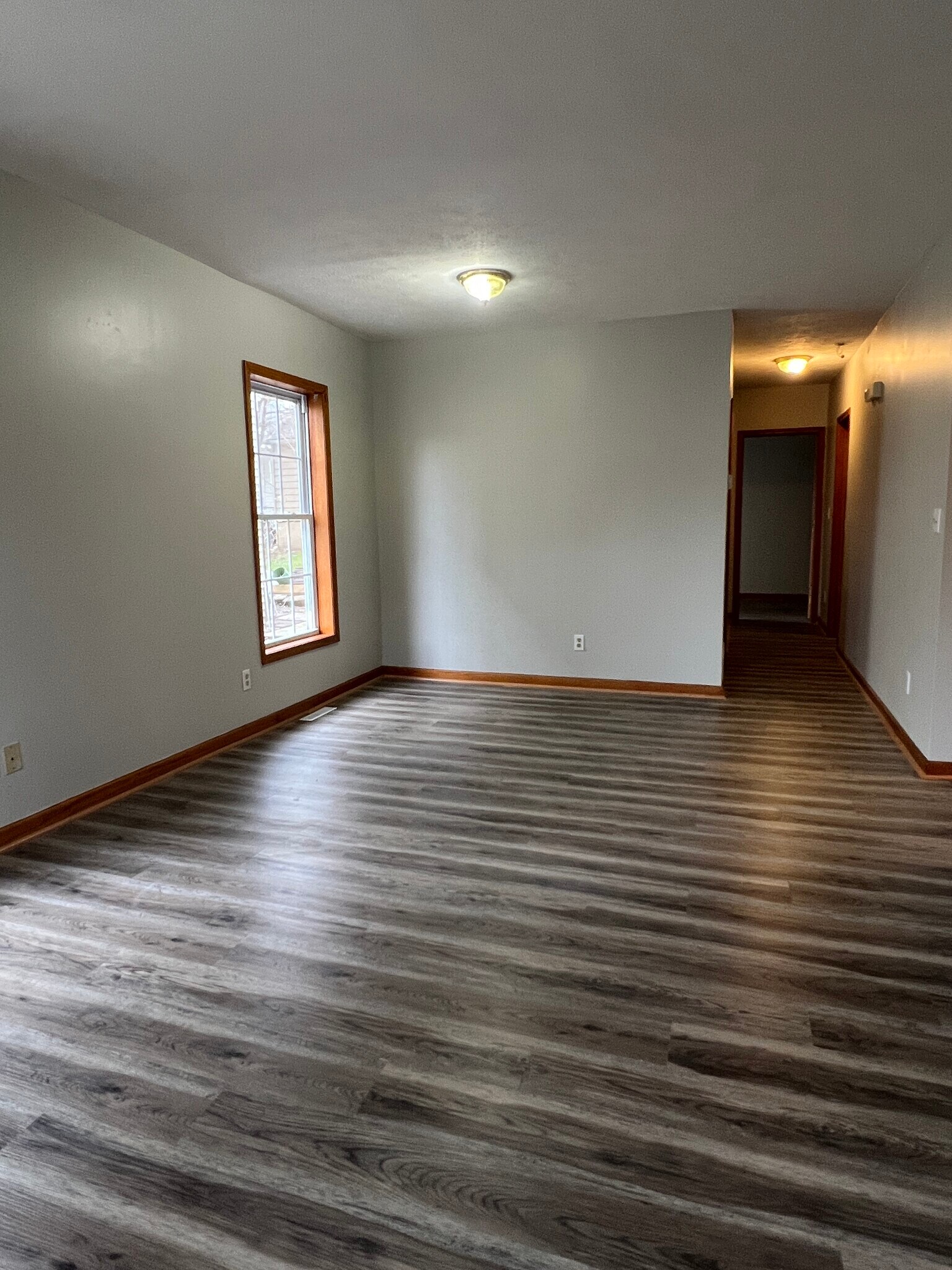 Building Photo - 106 Parade St