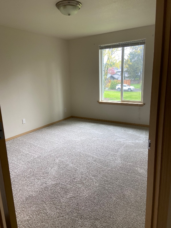 Building Photo - 250 40th Ct