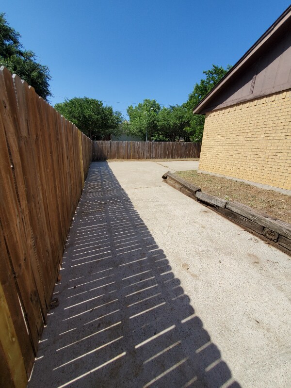 Building Photo - 310 Bluegrass Ln