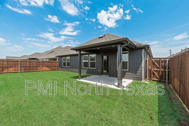 Building Photo - 3904 High Valley Dr