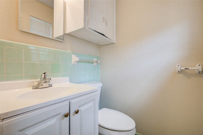 Building Photo - 9526 Balsam Ln